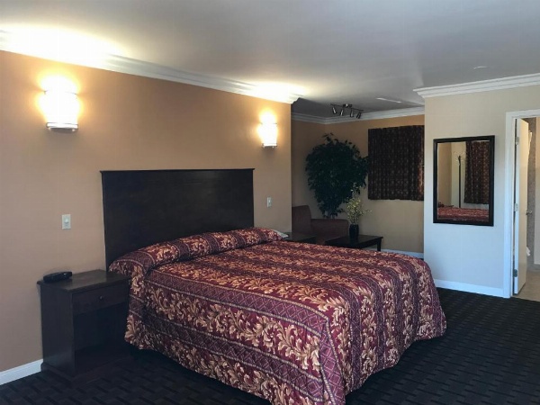 Fullerton Lodge image 14